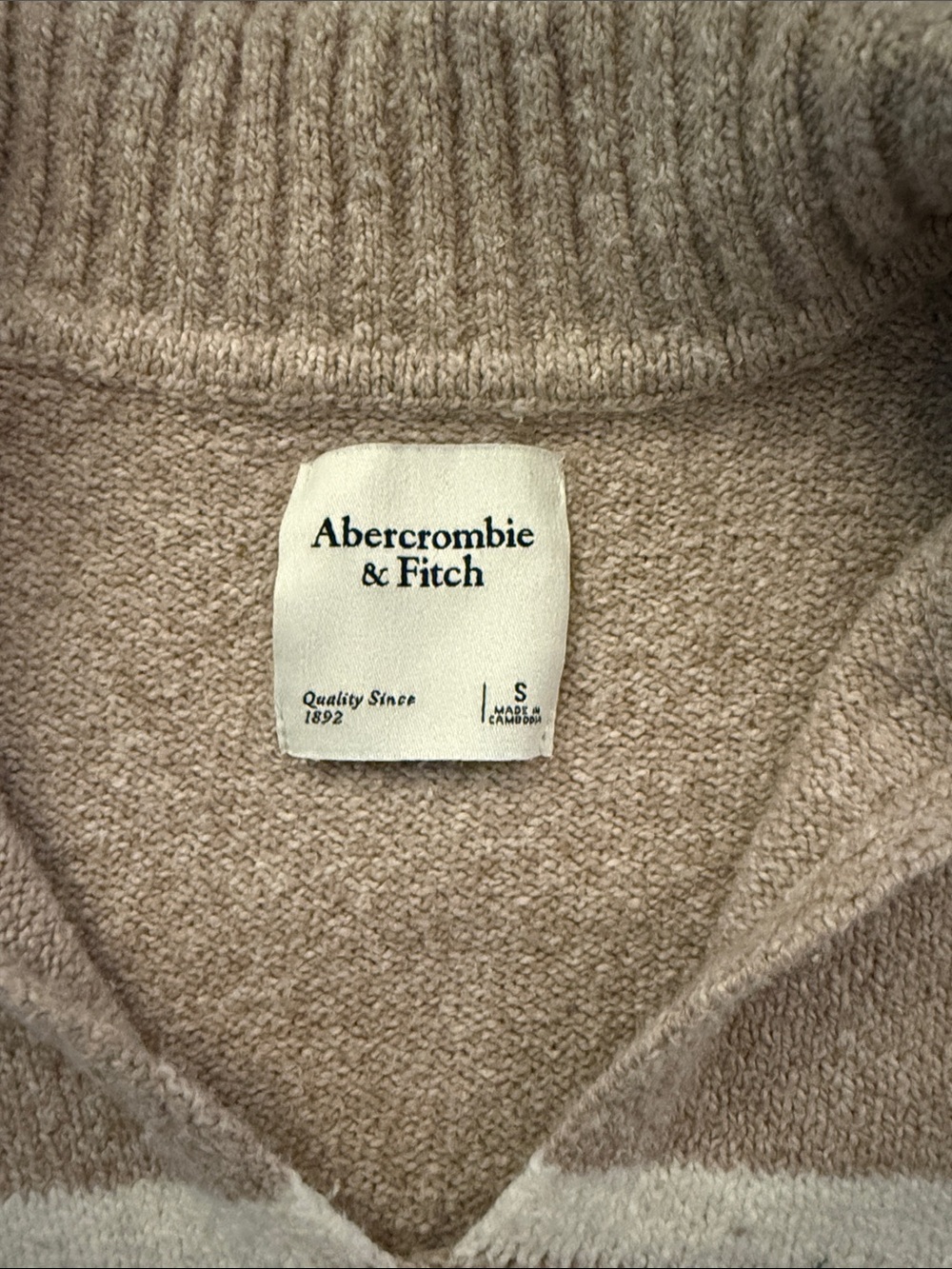 Cropped Collared Sweater - Picture 3 of 5